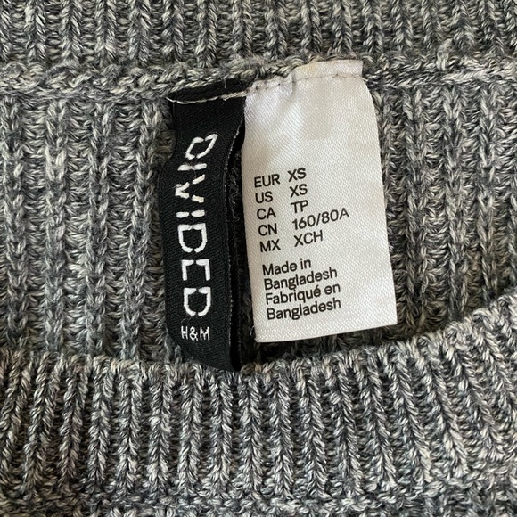 H&M SWEATER BUNDLE - Picture 3 of 7